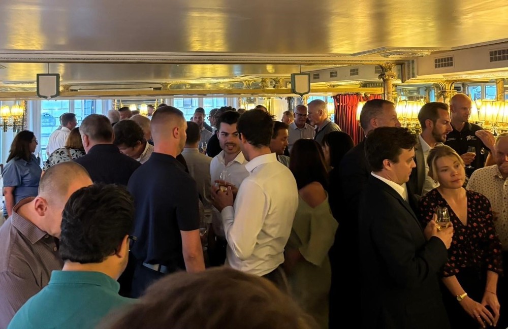 Pre-dinner drinks supported by Helix